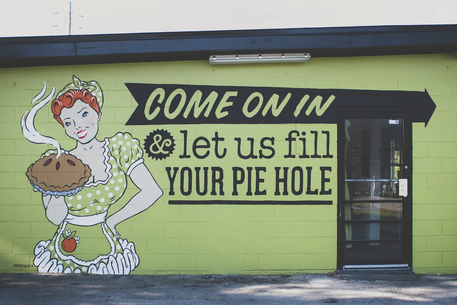 Colorful pie wall inside Se7enBites